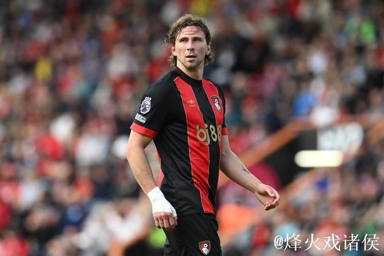 莫雷托:因圣地亚哥可能做手术,米兰加速引进菲尔克鲁格 莫雷托:因圣地亚哥可能做手术,米兰加速引进菲尔克鲁格